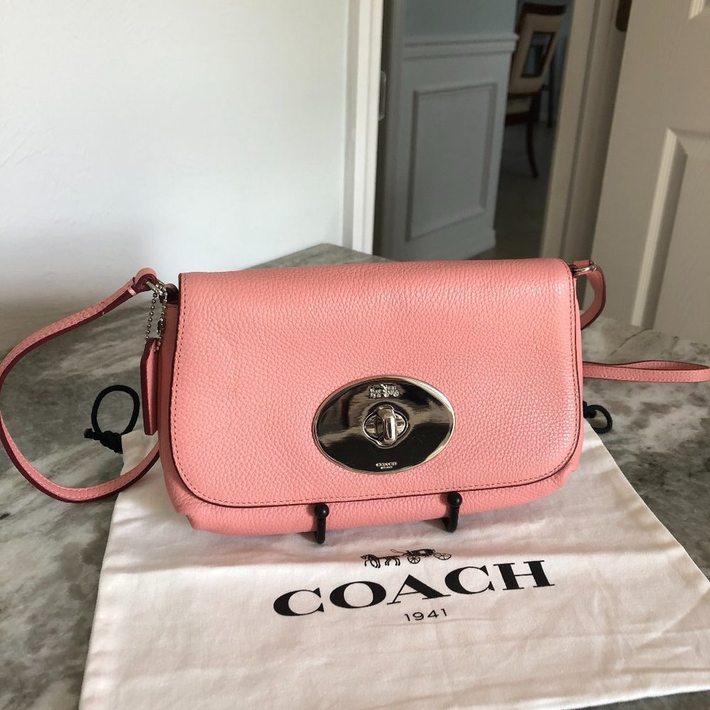 NWT Pebble Leather Turn Lock Clutch Crossbody